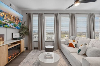 2 City Pl in Nashville, TN - Building Photo - Building Photo
