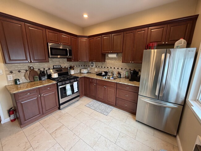 72 Reservoir Ave in Jersey City, NJ - Building Photo - Building Photo