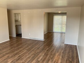 112 Colonial Village Dr in Pittsburgh, PA - Building Photo - Building Photo