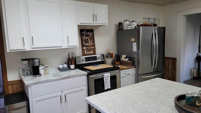 property at 1003 N Oneida St