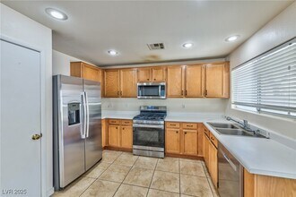 358 Silverado Pines Ave in Las Vegas, NV - Building Photo - Building Photo