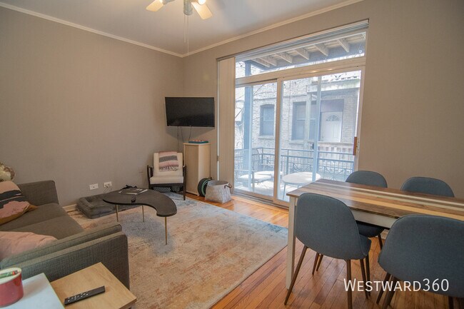 715 W Barry Ave in Chicago, IL - Building Photo - Building Photo