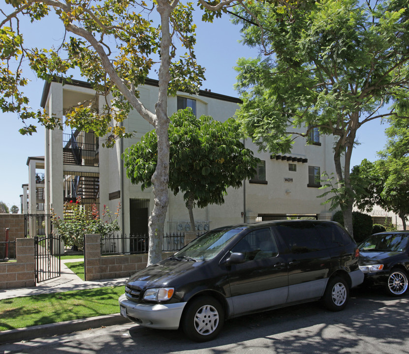 14011 S Budlong Ave in Gardena, CA - Foto de edificio