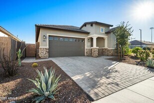 18427 W Clinton St, Unit 140 in Surprise, AZ - Building Photo