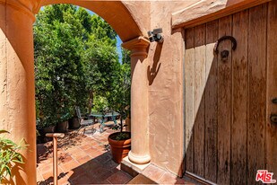 216 S Carmelina Ave in Los Angeles, CA - Building Photo