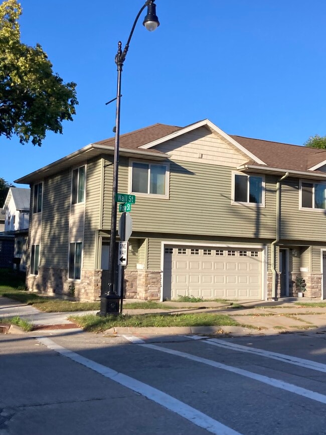 605 Wall St, Unit 605 Wall Street