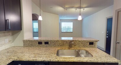 1340 W Gray St in Houston, TX - Foto de edificio - Building Photo