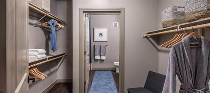 880 Lake Carolyn Pkwy in Irving, TX - Building Photo - Building Photo