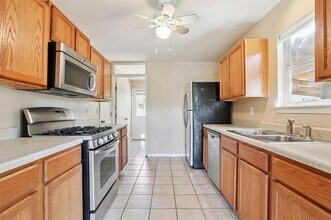 4601 Bundyhill Dr in Austin, TX - Building Photo - Building Photo