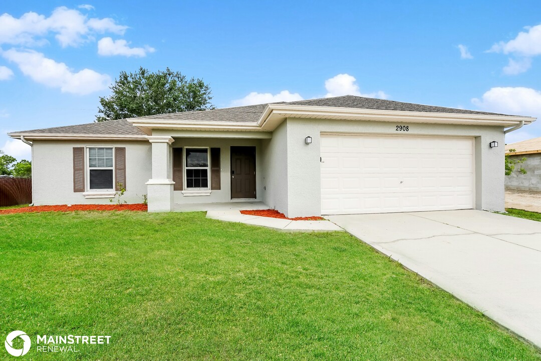 2908 NE 6th Pl in Cape Coral, FL - Building Photo