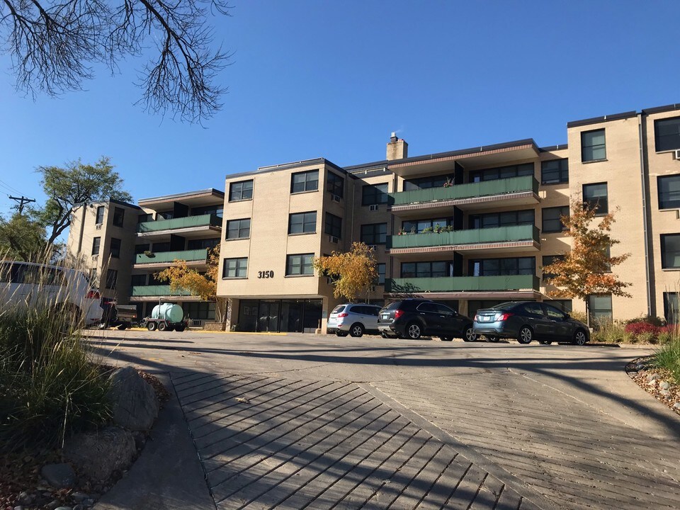 3150 Excelsior Blvd, Unit 408 in Minneapolis, MN - Foto de edificio