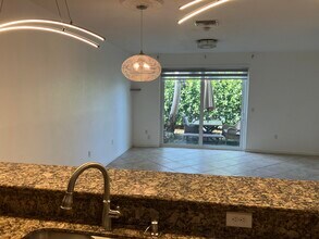 8108 Prestige Commons Dr in Tamarac, FL - Building Photo - Building Photo