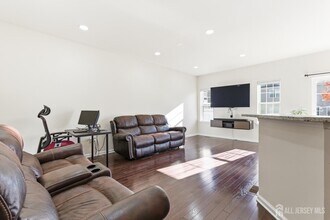 4 Micali Way in South Plainfield, NJ - Building Photo - Building Photo