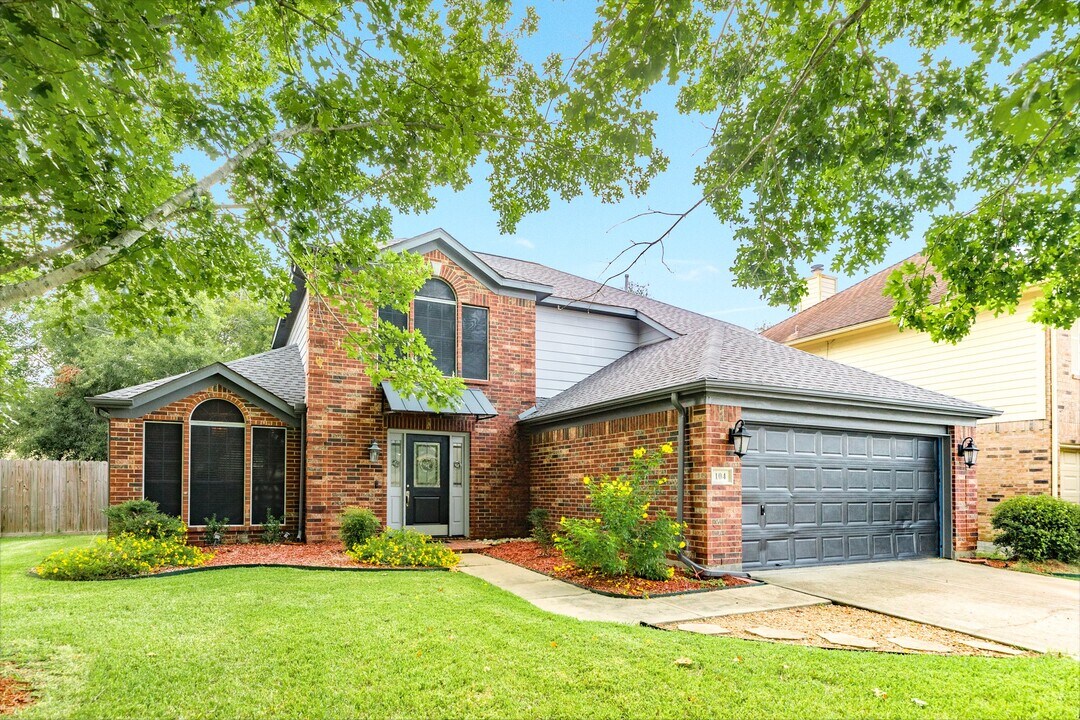 104 Papaya St in Lake Jackson, TX - Building Photo