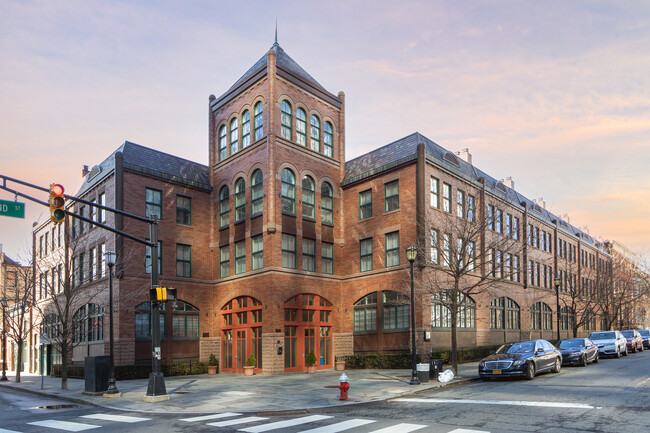 The Grand View in Jersey City, NJ - Building Photo - Building Photo