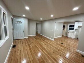 46 Cedar Hill Rd in Northborough, MA - Foto de edificio - Building Photo