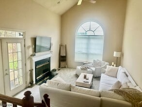 9 Winthrop Dr in Branchburg, NJ - Building Photo - Building Photo