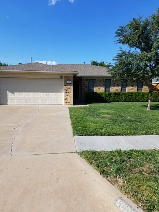 8008 Kerr Pl in Amarillo, TX - Building Photo