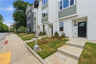 104 Mission Wy in Atlanta, GA - Building Photo