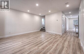 30 Young St W in Waterloo, ON - Building Photo - Building Photo