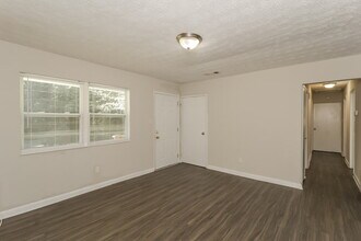 599 Plainville Dr SW in Atlanta, GA - Building Photo - Building Photo