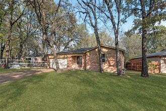 310 Old Mill Ln in Dallas, TX - Building Photo - Building Photo