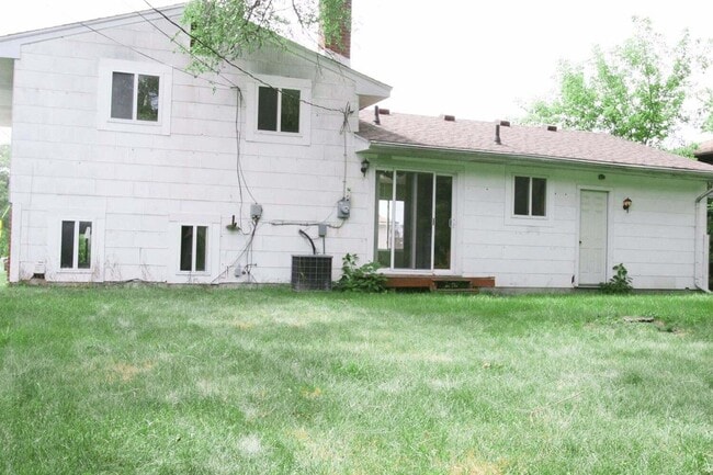 633 Onandaga Ave in Ypsilanti, MI - Building Photo - Building Photo