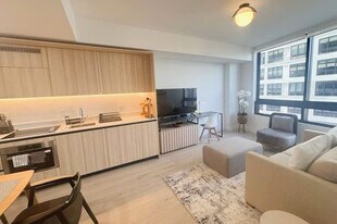 225 N Miami Ave in Miami, FL - Building Photo