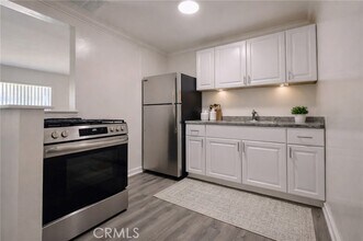 1835 W Crestwood Ln in Anaheim, CA - Building Photo - Building Photo