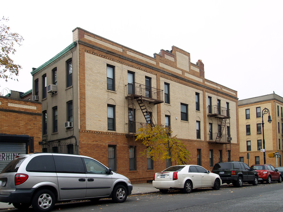 52-02-52-08 Skillman Ave in Flushing, NY - Building Photo