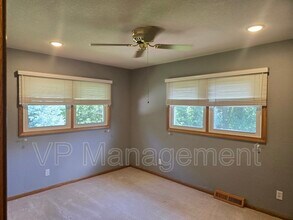 1109 33rd St in Bettendorf, IA - Building Photo - Building Photo