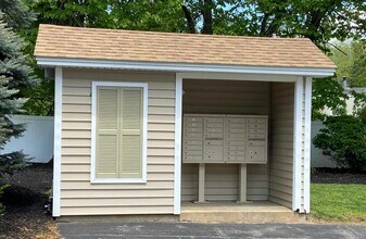 81 N High St in Derry, NH - Building Photo - Building Photo