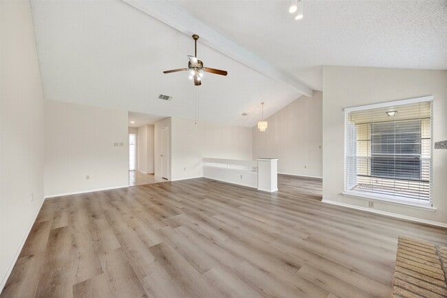 12047 Plumpoint Dr