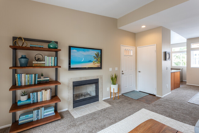 La Terraza Apartments in San Diego, CA - Building Photo - Interior Photo