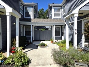 868 Birchwood Park Dr in Middle Island, NY - Building Photo - Building Photo