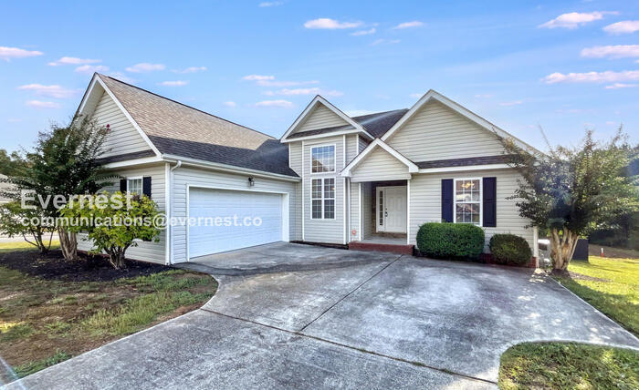 6065 Gibbs Ln in Ooltewah, TN - Building Photo