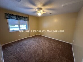 737 E 23rd St N in Newton, IA - Building Photo - Building Photo