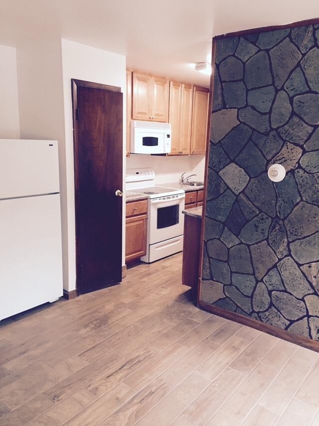 113 Raylinsky Rd, Unit A in Ballston Lake, NY - Foto de edificio - Building Photo