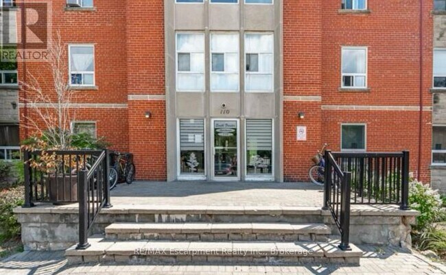 110 S Forster Park Dr in Oakville, ON - Building Photo - Building Photo