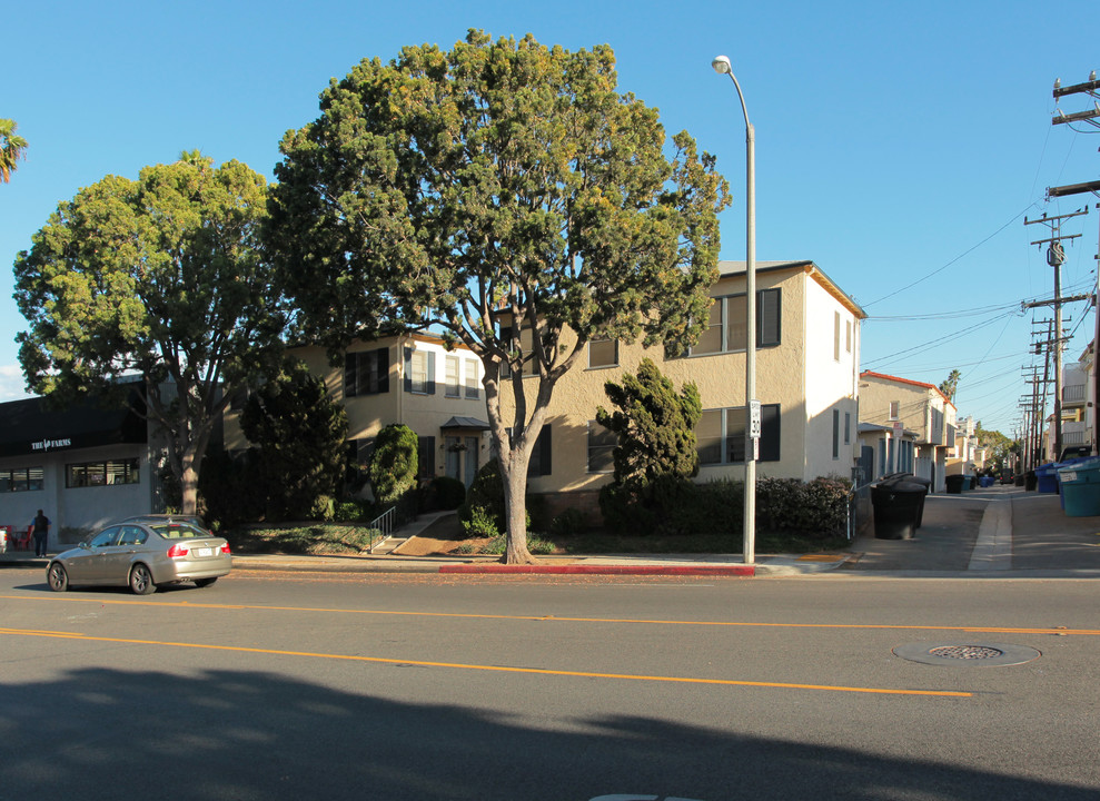 2016 Montana Ave in Santa Monica, CA - Building Photo