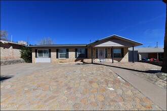 4749 Tropicana Ave in El Paso, TX - Building Photo - Building Photo