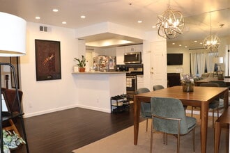 35 Linden Ave, Unit 404 in Long Beach, CA - Foto de edificio - Building Photo