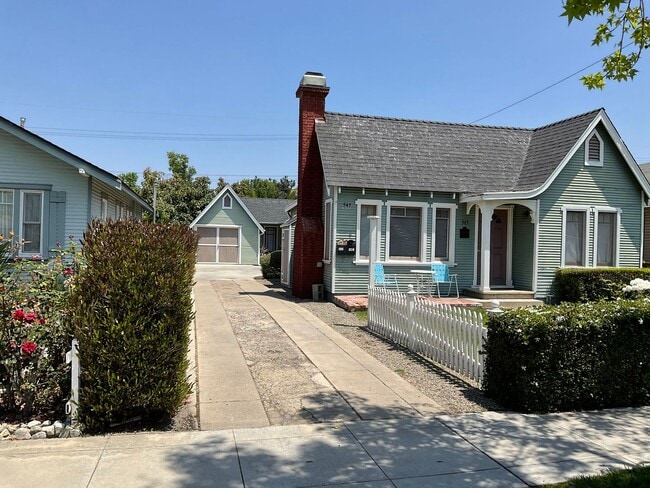 545 E Jefferson Ave in Orange, CA - Building Photo - Building Photo