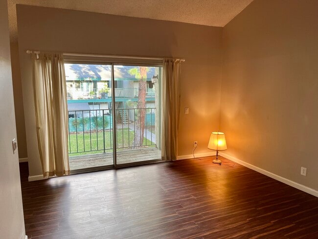 1811 E Grand Ave, Unit 192 in Escondido, CA - Foto de edificio - Building Photo