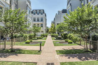 Crain Square in Houston, TX - Building Photo - Building Photo