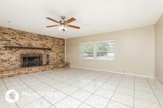 707 Laurel Way in Casselberry, FL - Building Photo - Building Photo