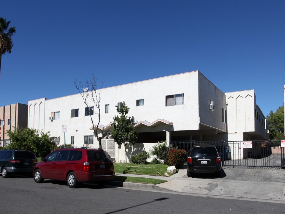 16935 Blackhawk St in Granada Hills, CA - Building Photo