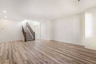 8917 W Pebble Rd in Las Vegas, NV - Building Photo - Building Photo