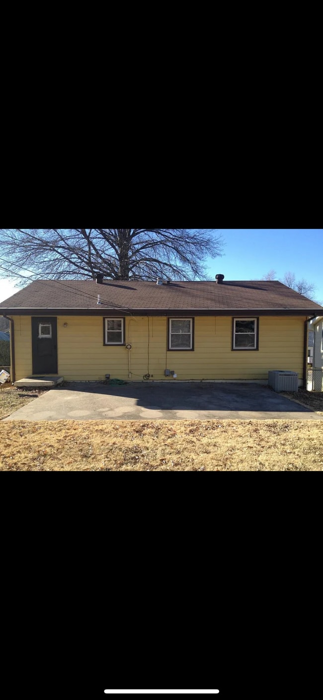 4005 N Jackson Ave in Kansas City, MO - Building Photo - Building Photo