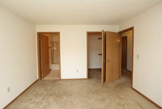 Chicory Place Apartments in Racine, WI - Building Photo - Interior Photo